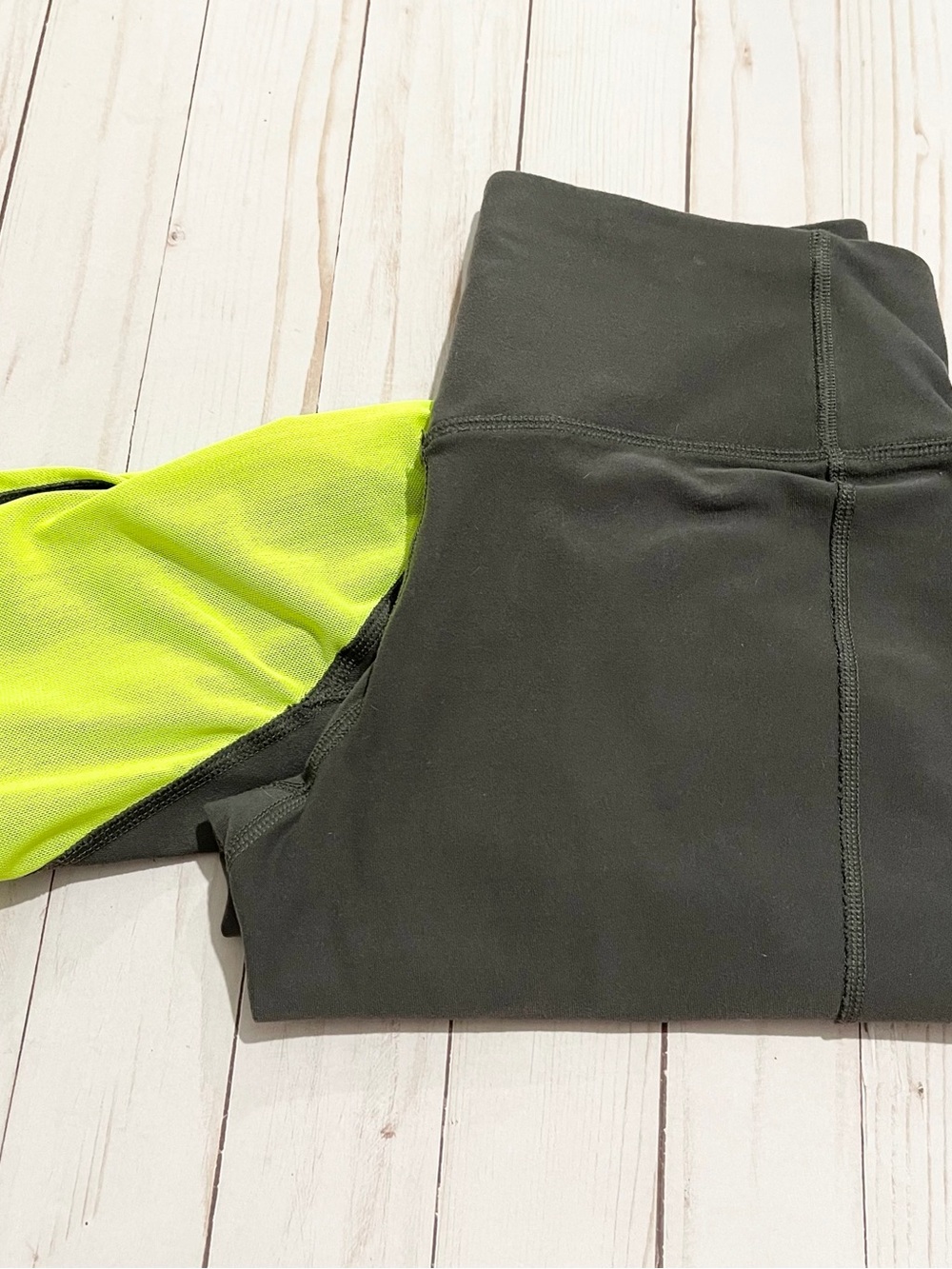 Nike Black and Neon Yellow Cropped Athletic Dri-Fit Leggings Size Small